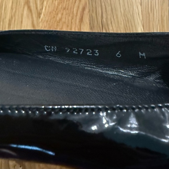 Stuart Weitzman Black Patent Leather Silver Buckle Peep Toe Flats Sz 6 - Picture 3 of 6